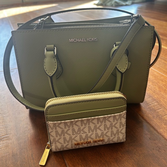 Michael Kors Sheila Small Faux Saffiano Leather Satchel & Wallet - Picture 1 of 5